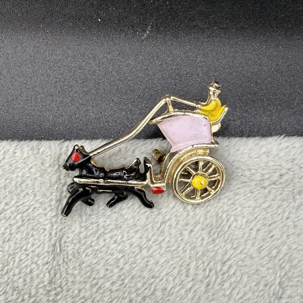 Vintage Estate Brooch Gold Tone Enamel Horse and Cart Animal Theme Multi-Color